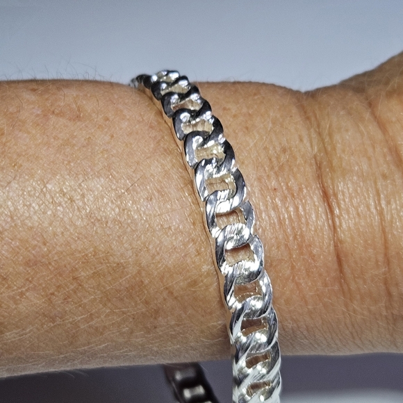 **Sale** Silver Tone Bangle Bracelet 8" - Picture 1 of 9